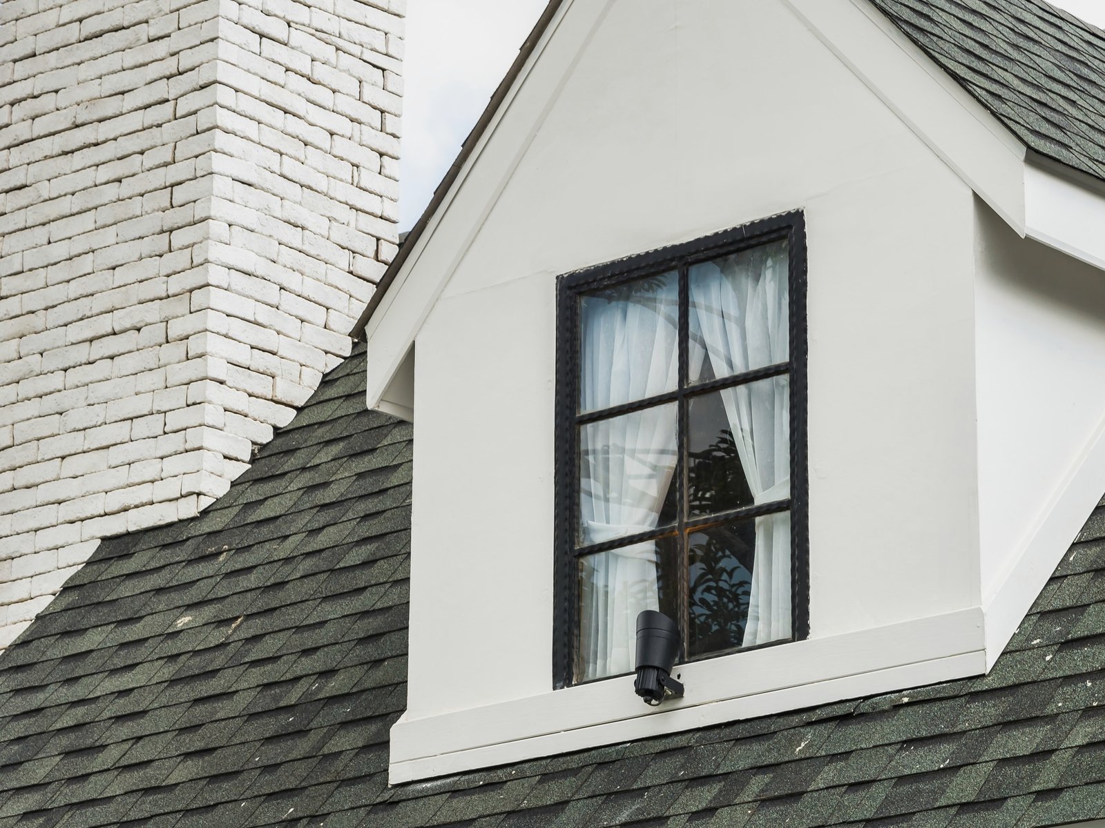 WE Brown Roofing — roofing contractor in Chesterland, OH