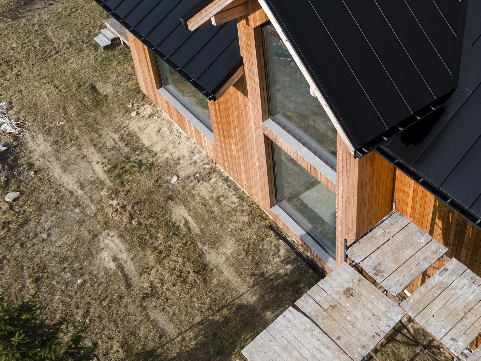 Correlli Roofing Co Inc — roofing contractor in Bell, CA