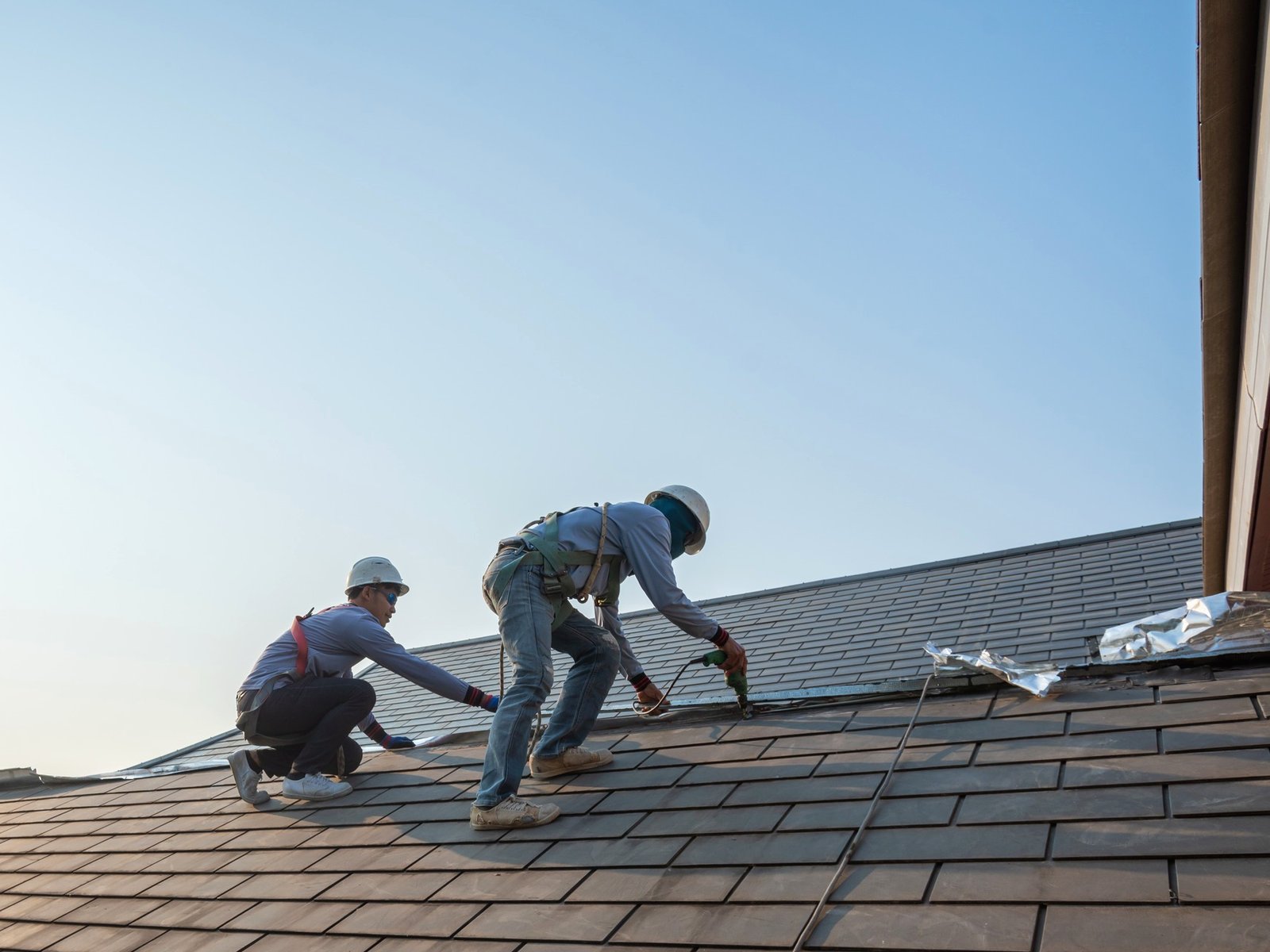 AKJ Roofing Inc — roofing contractor in Dracut, MA